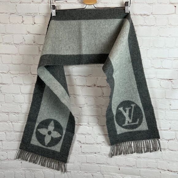 LOUIS VUITTON gray lambswool angora logo fringe scarf Scotland - Picture 1 of 5